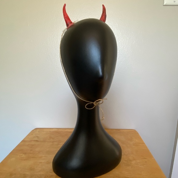 Porcelain devil horns with twine. Renaissance fair attire. - Picture 1 of 7